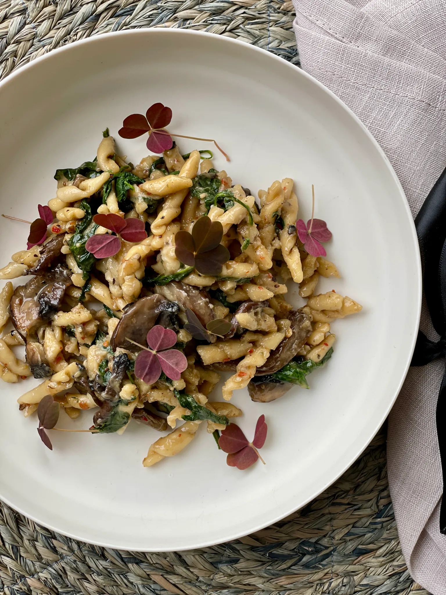 Creamy one pot pasta med sopp og spinat